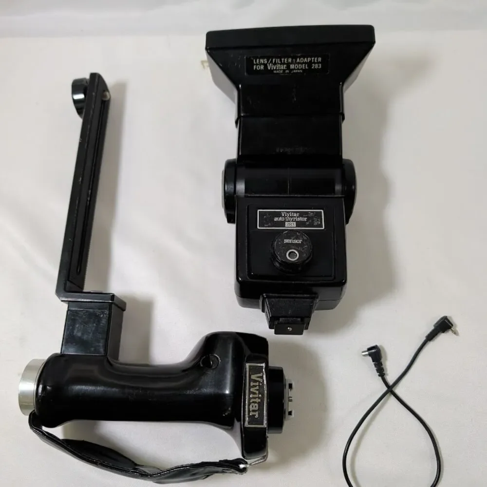 Vivitar Auto Thyristor 283 Flash w/ Bracket Sensor Adapter & Sync Cable PARTS